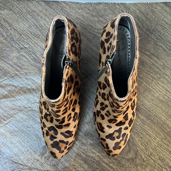 Adrienne Vittadini Sarah Leopard Wedge Ankle Boots Calf Hair Booties Size 8 - Picture 3 of 15